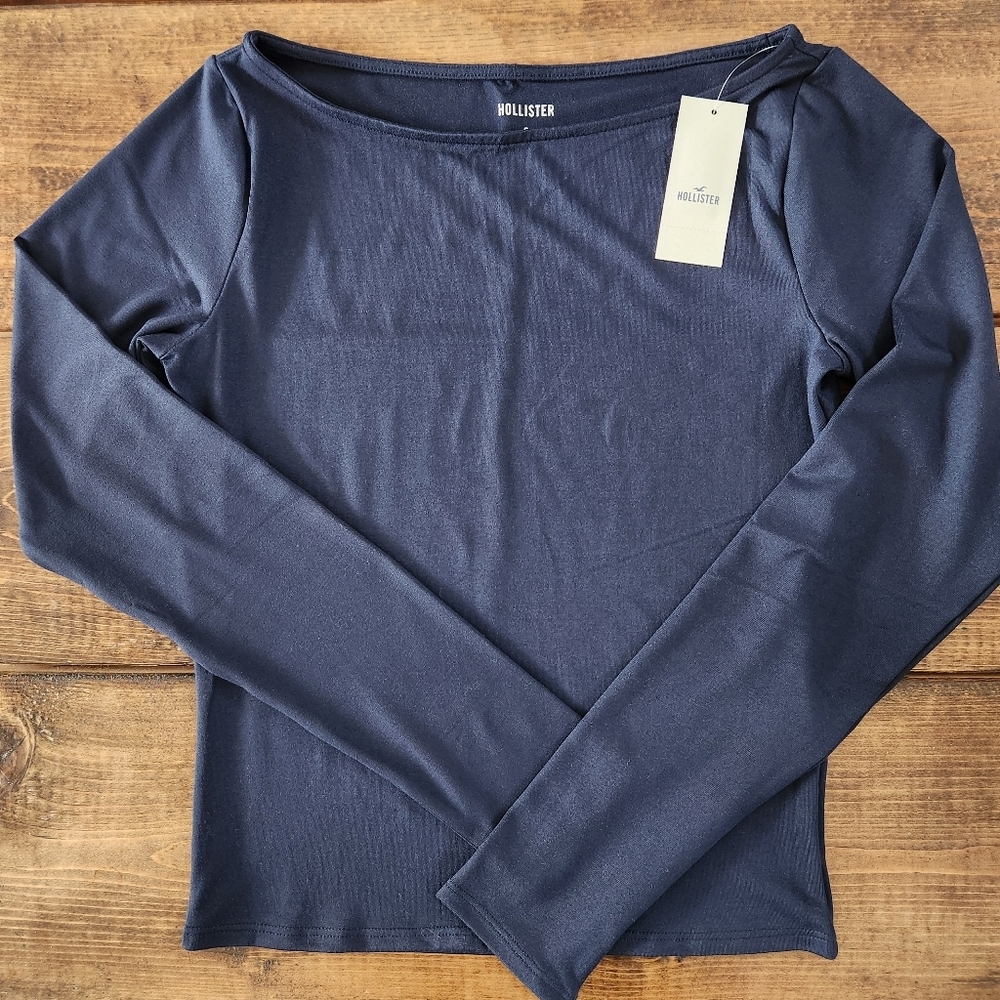 NWT Hollister Long Sleeve Seamless Fabric Slash Neck Top – Size Small